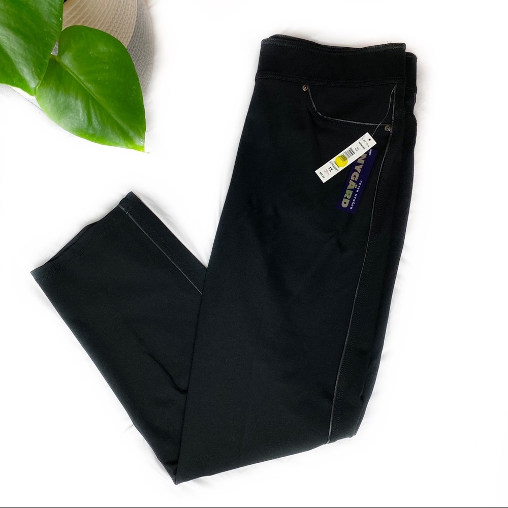 NWT Nygard Capri with faux leather piping